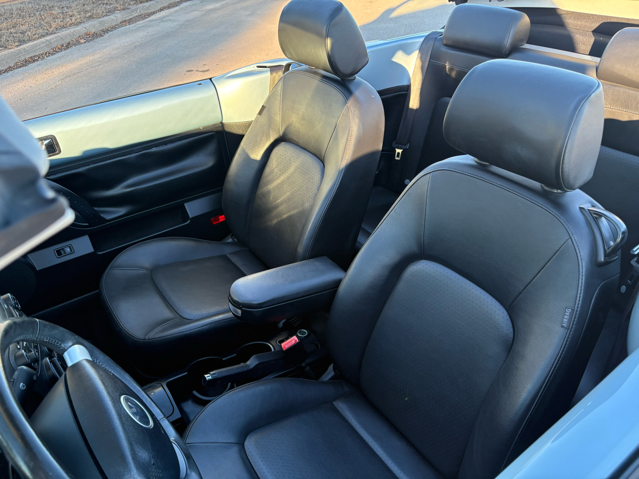 Volkswagen New Beetle Convertible 2dr Auto 2010