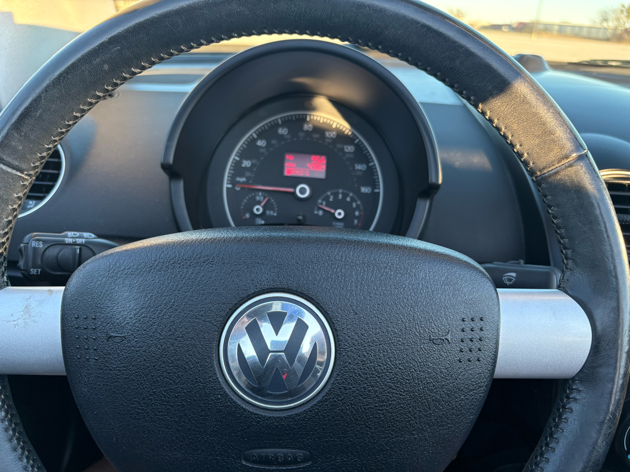 Volkswagen New Beetle Convertible 2dr Auto 2010