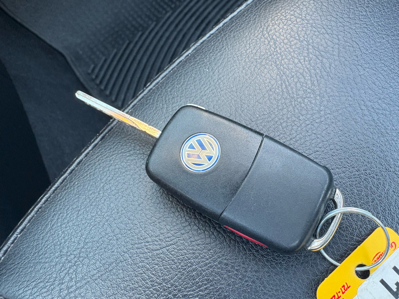 Volkswagen New Beetle Convertible 2dr Auto 2010