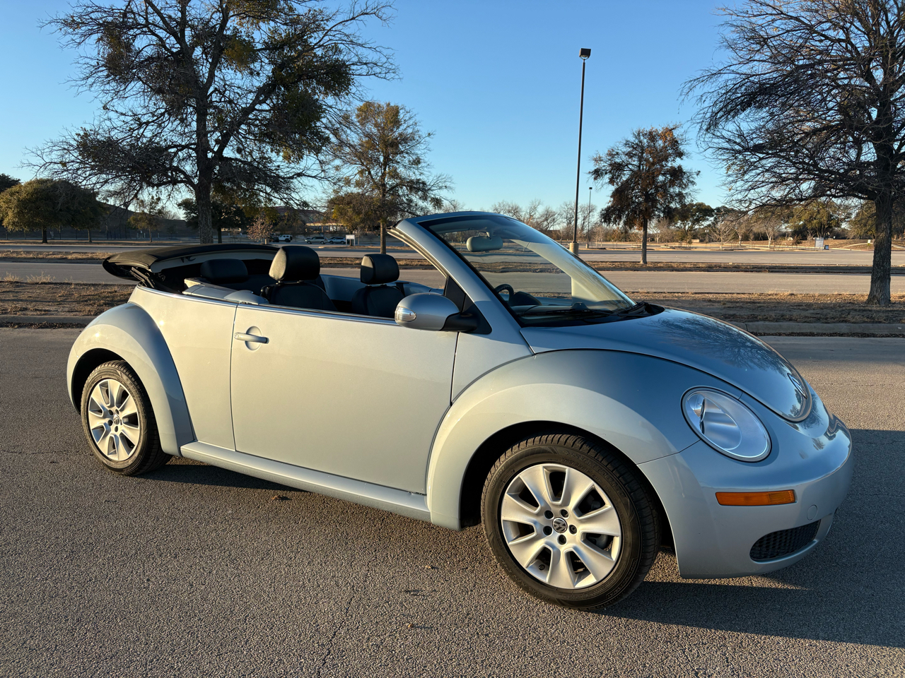 Volkswagen New Beetle Convertible 2dr Auto 2010
