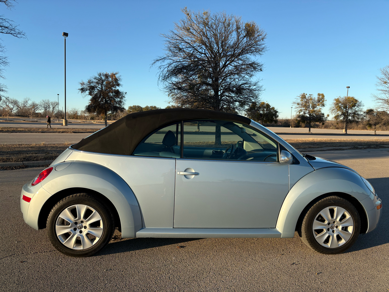 Volkswagen New Beetle Convertible 2dr Auto 2010