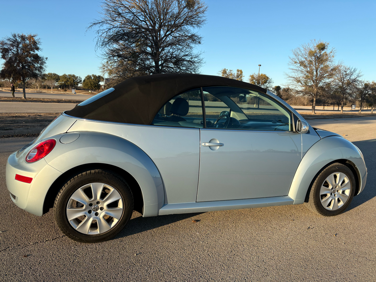 Volkswagen New Beetle Convertible 2dr Auto 2010