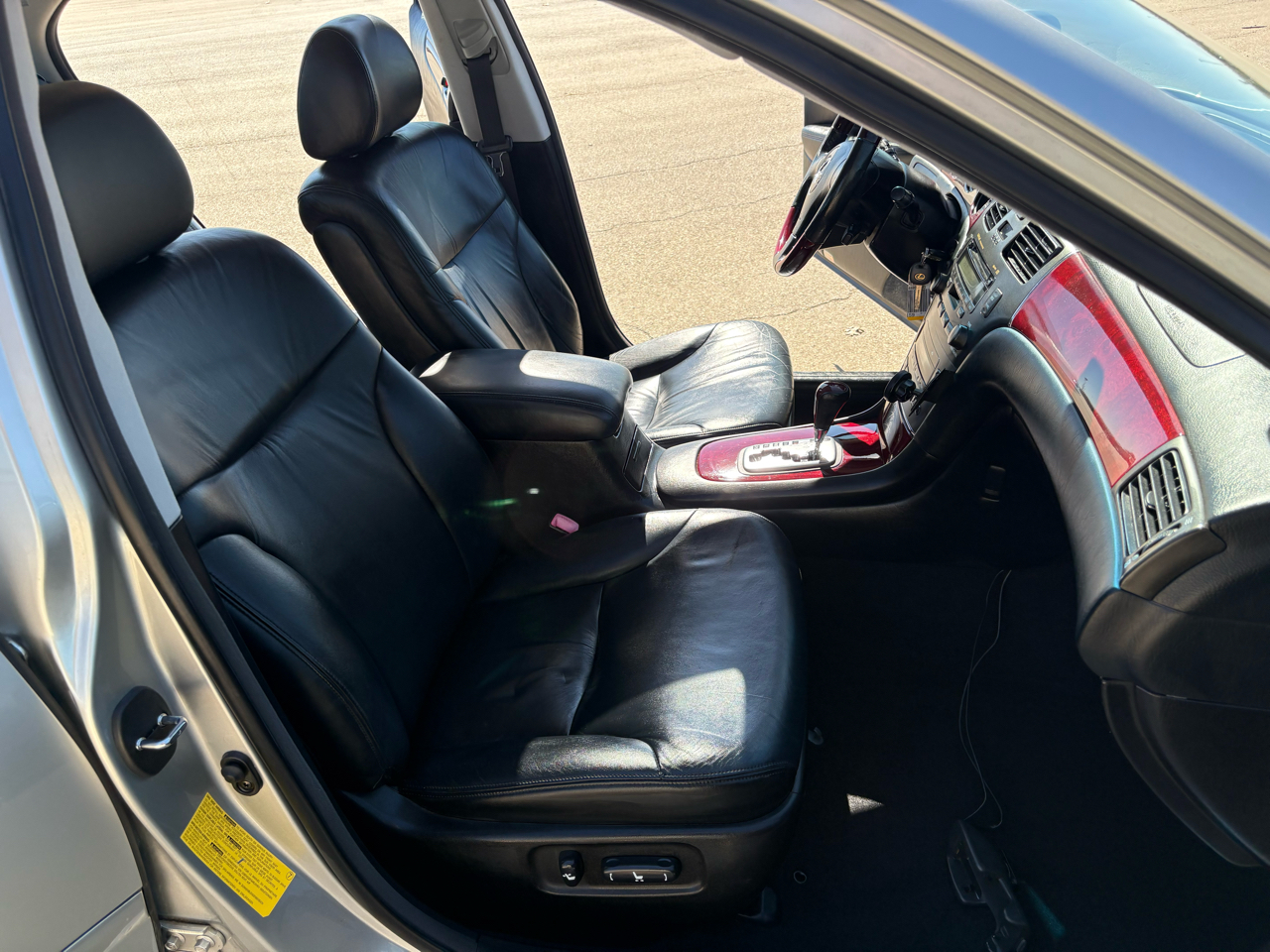 Lexus ES 330 4dr Sdn 2005