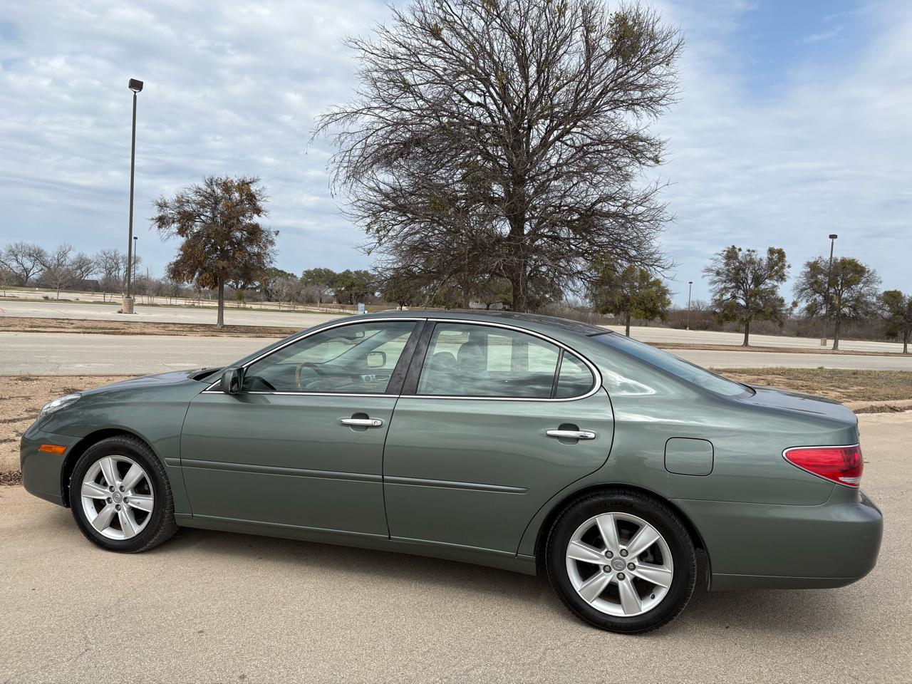 Lexus ES 330 4dr Sdn 2005