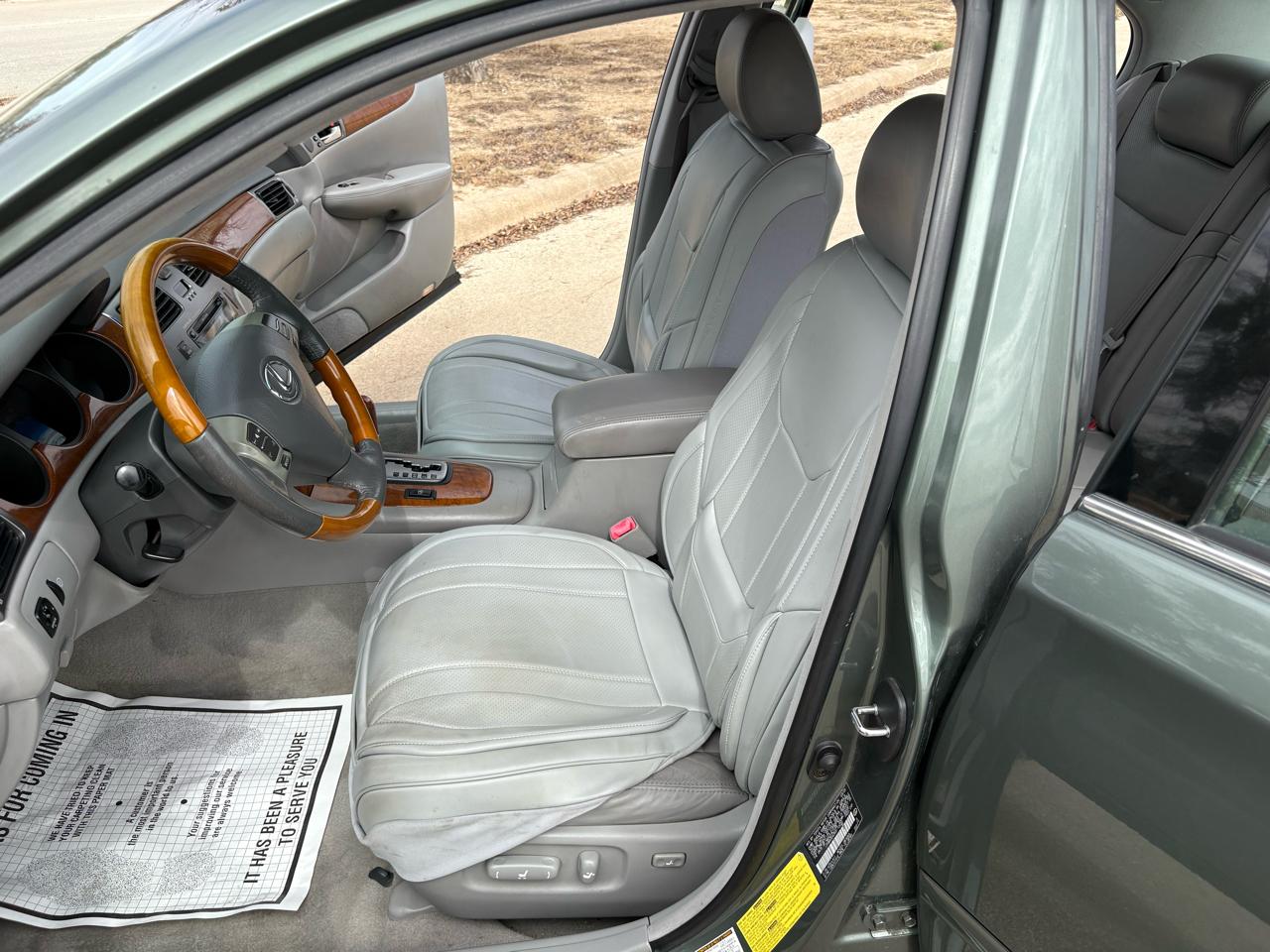 Lexus ES 330 4dr Sdn 2005