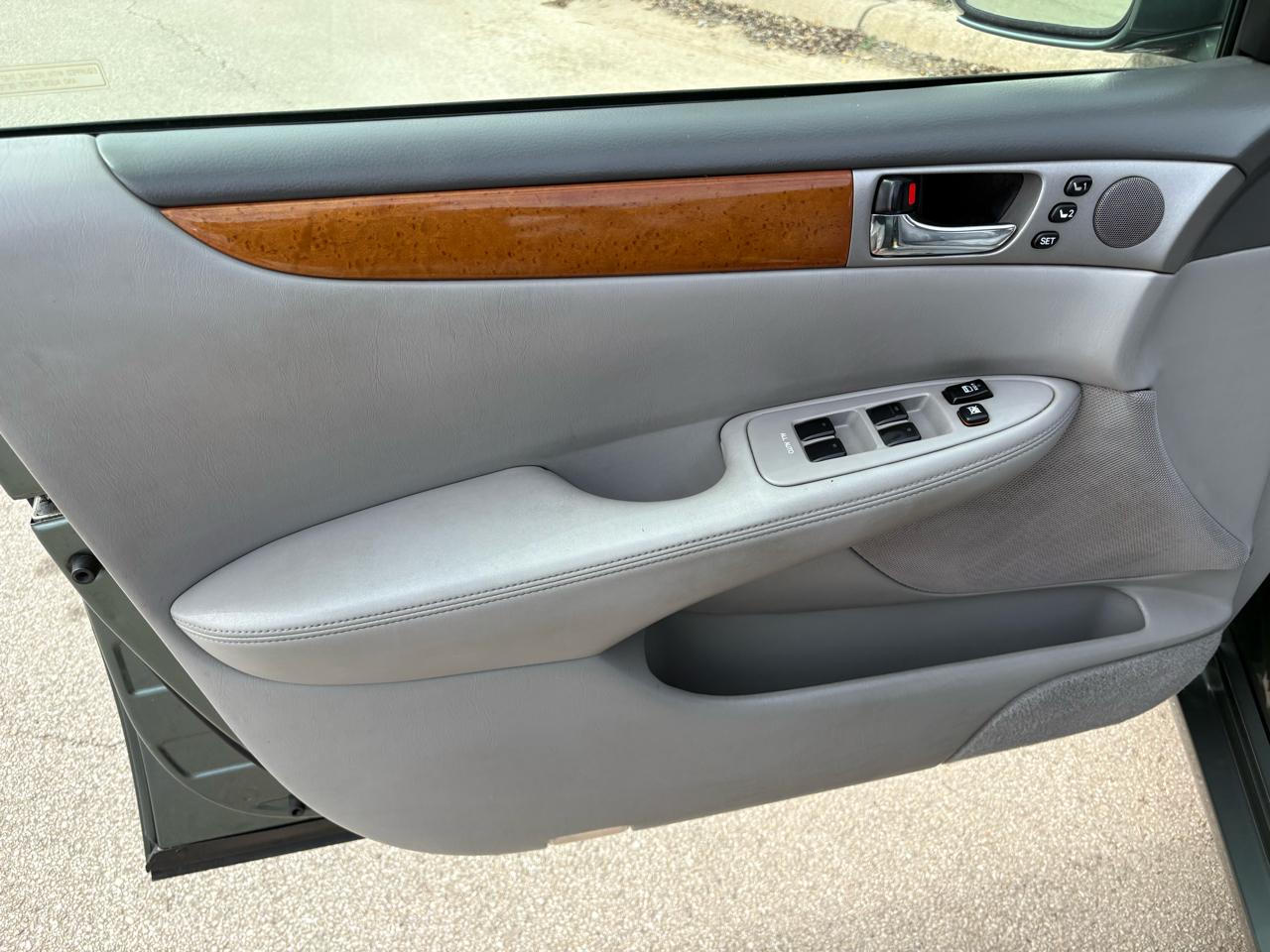 Lexus ES 330 4dr Sdn 2005