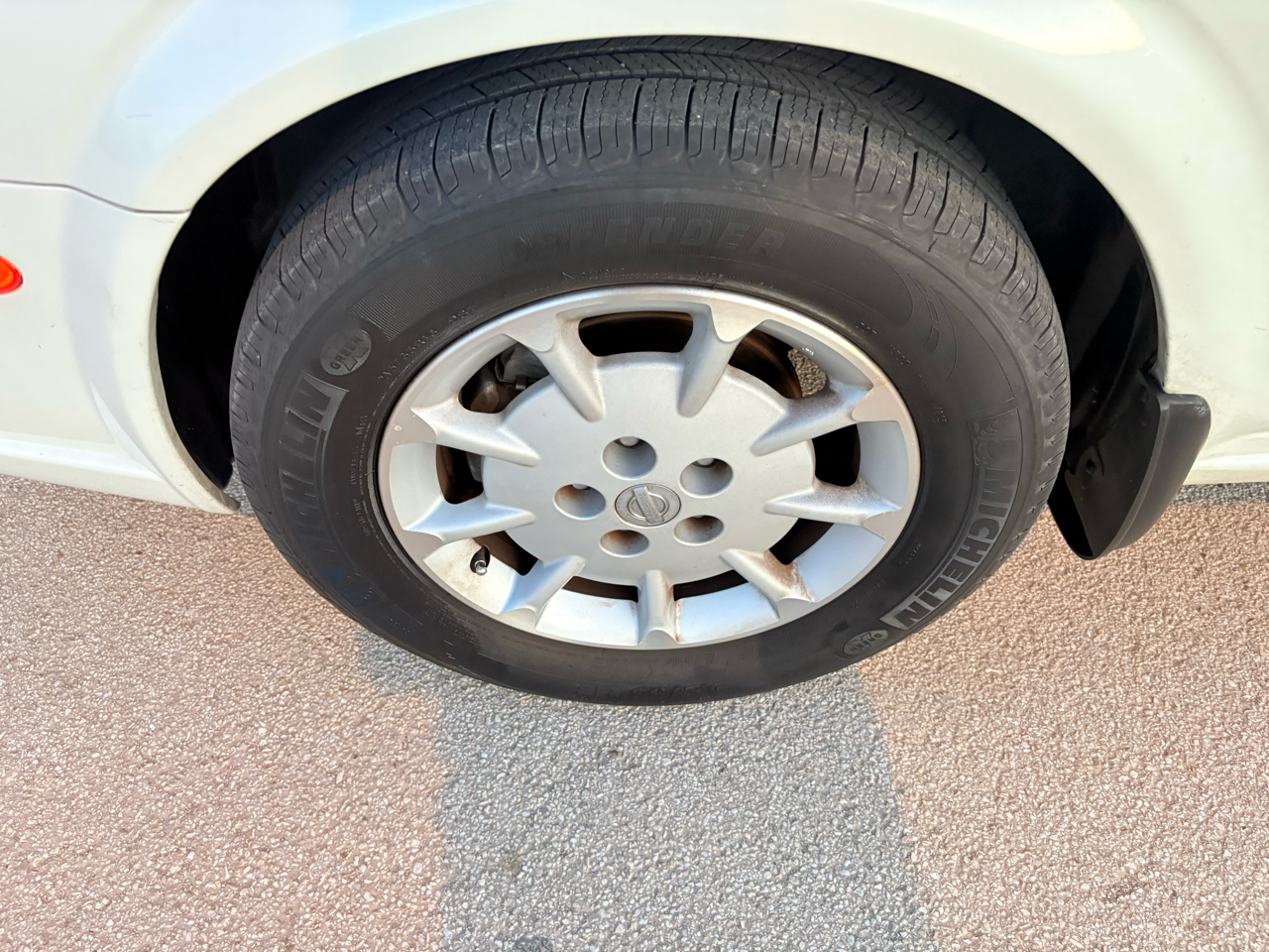 Nissan Maxima 4dr Sdn GXE Auto 2000