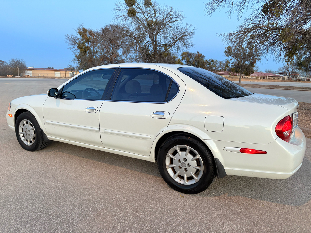 Nissan Maxima 4dr Sdn GXE Auto 2000