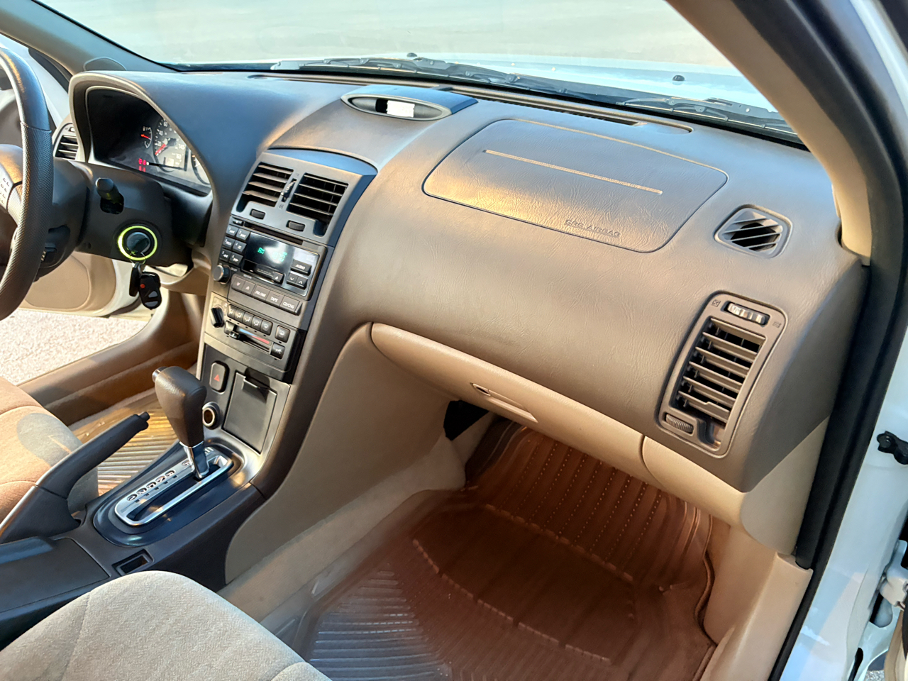 Nissan Maxima 4dr Sdn GXE Auto 2000