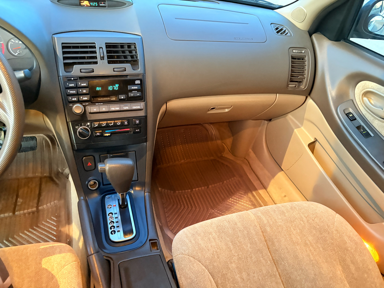 Nissan Maxima 4dr Sdn GXE Auto 2000