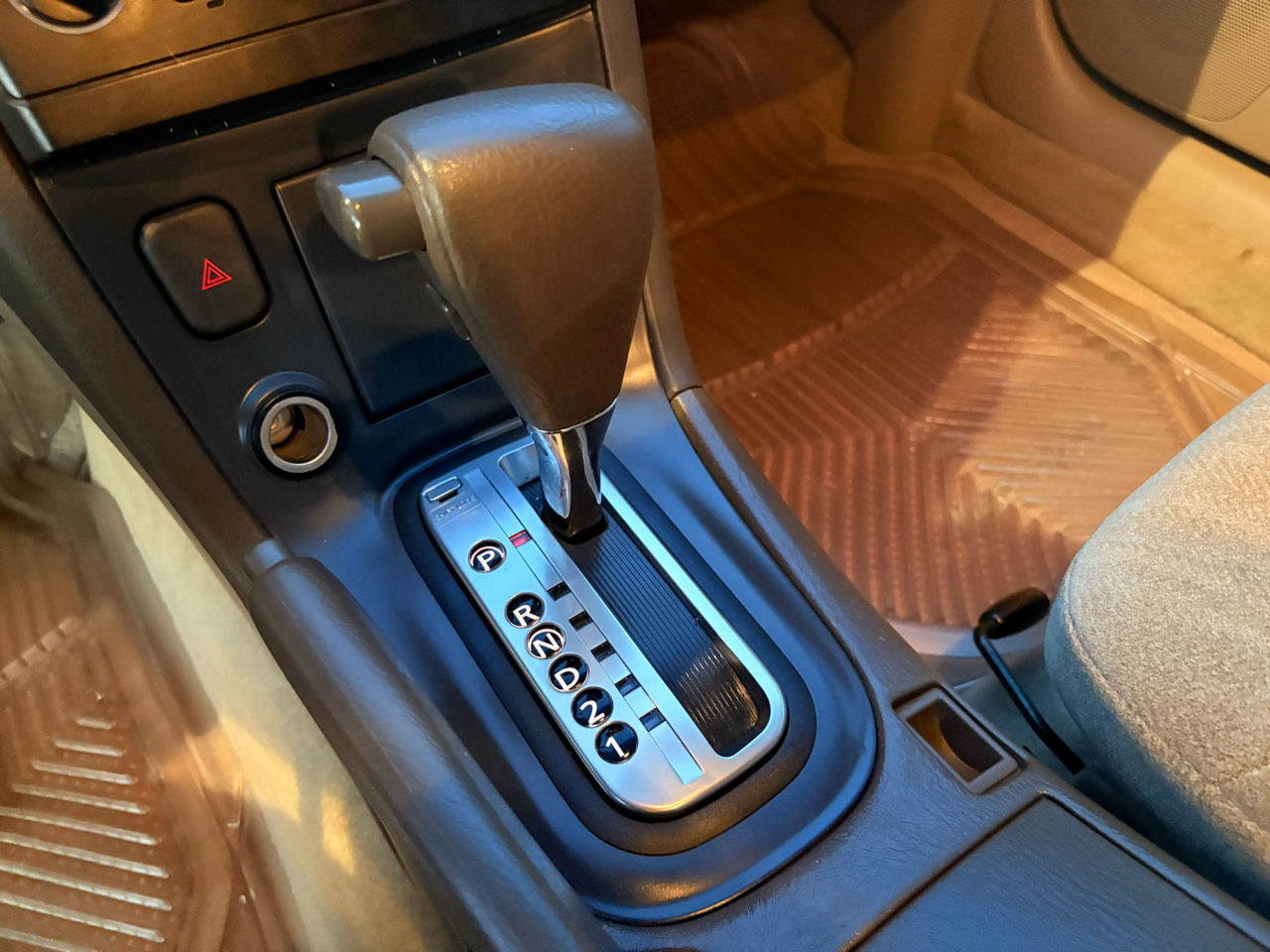 Nissan Maxima 4dr Sdn GXE Auto 2000