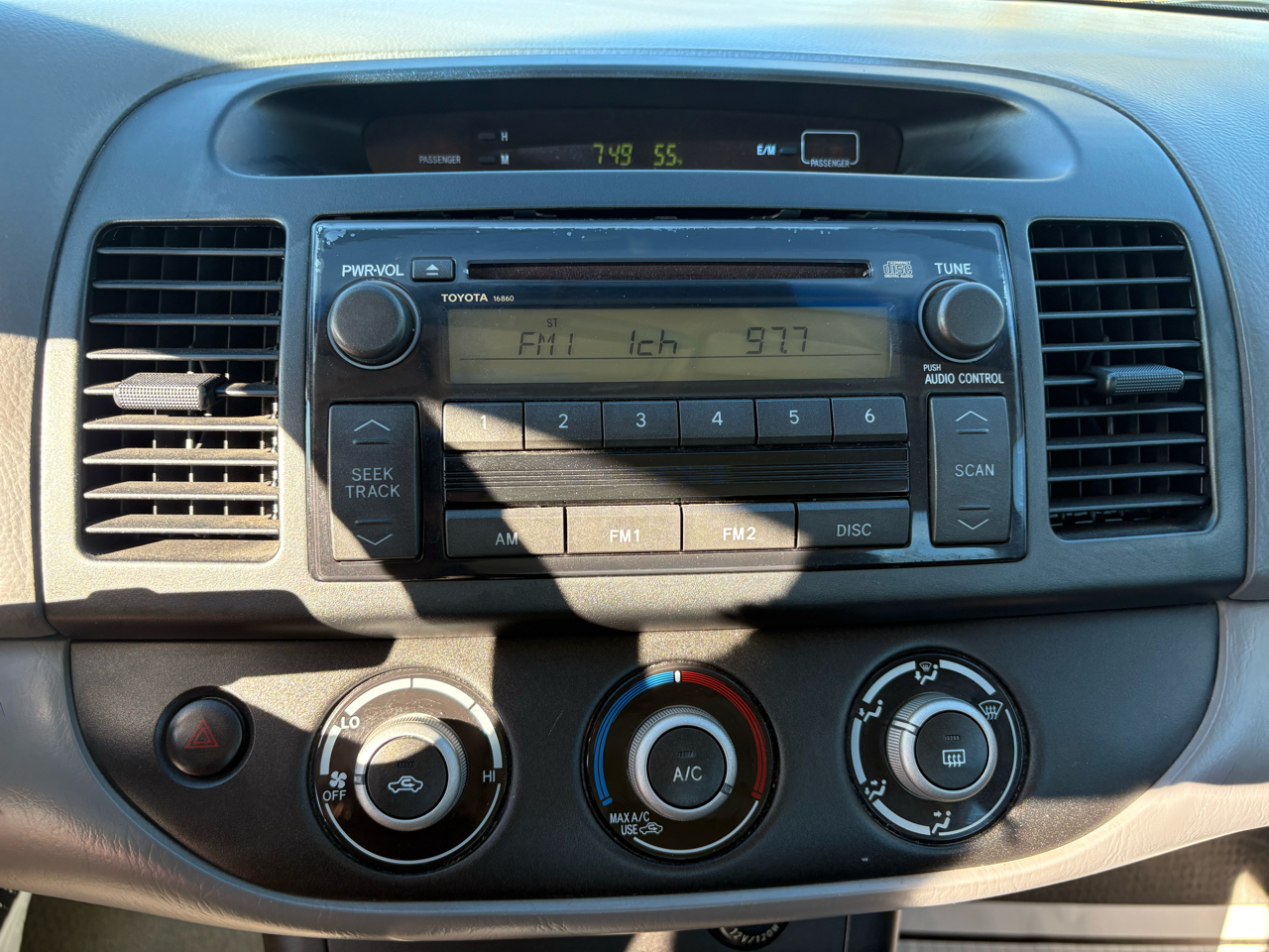 Toyota Camry 4dr Sdn LE Auto (Natl) 2006