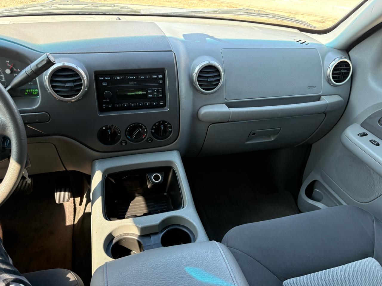 Ford Expedition  2004