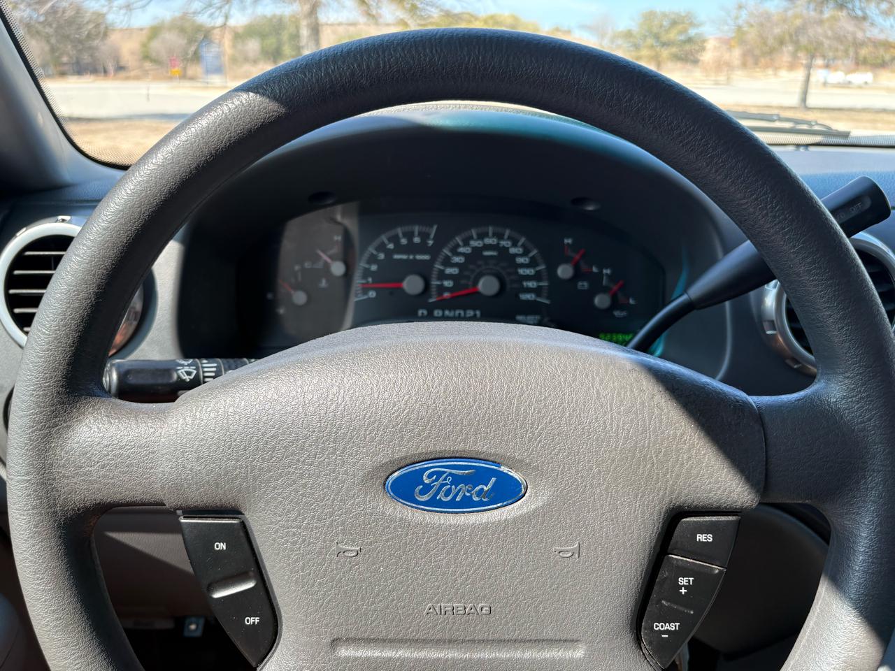 Ford Expedition  2004