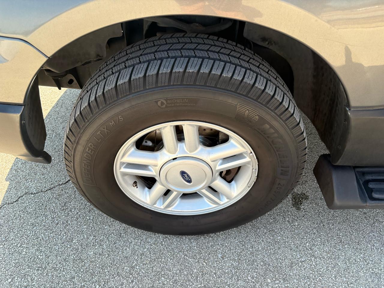 Ford Expedition  2004