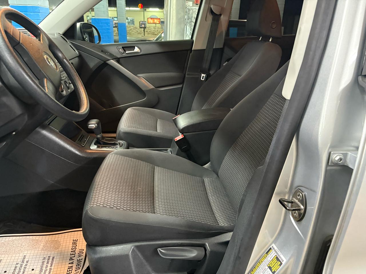 Volkswagen Tiguan  2010