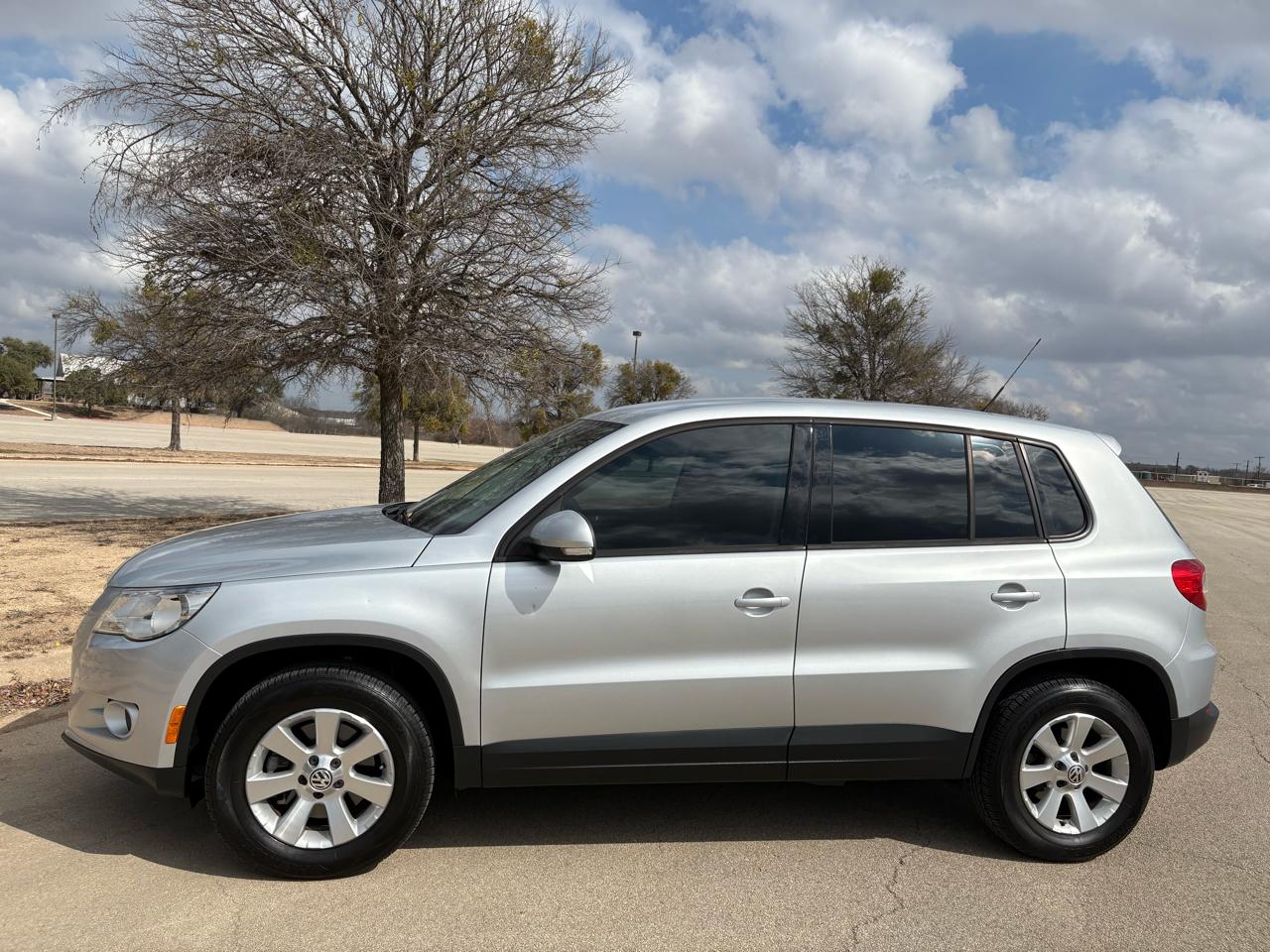 Volkswagen Tiguan  2010