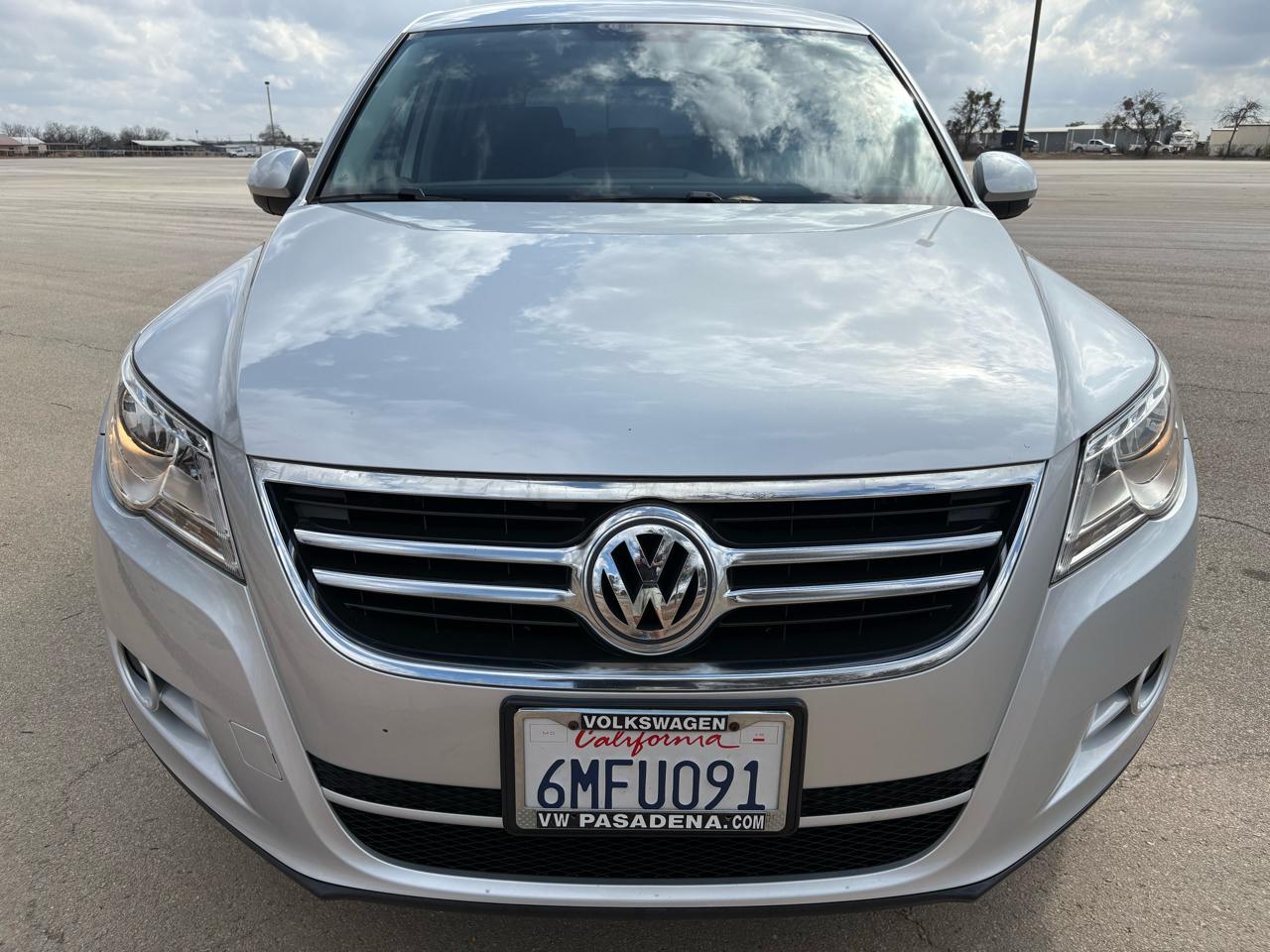 Volkswagen Tiguan  2010