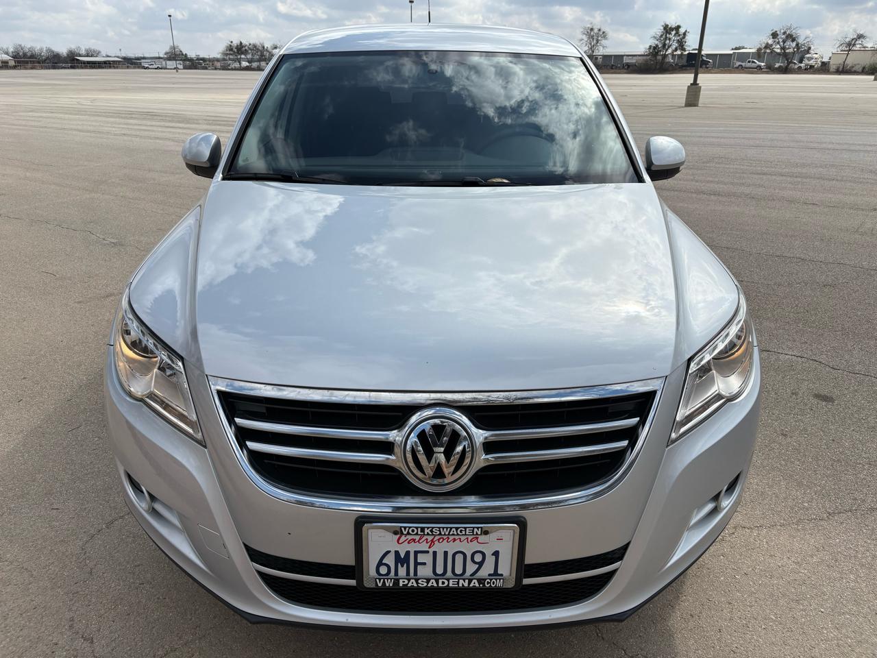 Volkswagen Tiguan  2010