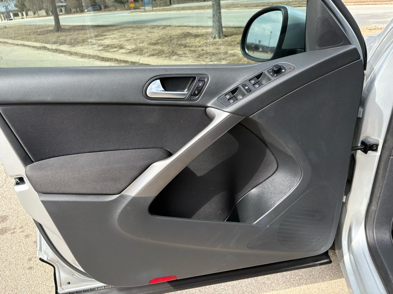 Volkswagen Tiguan  2010