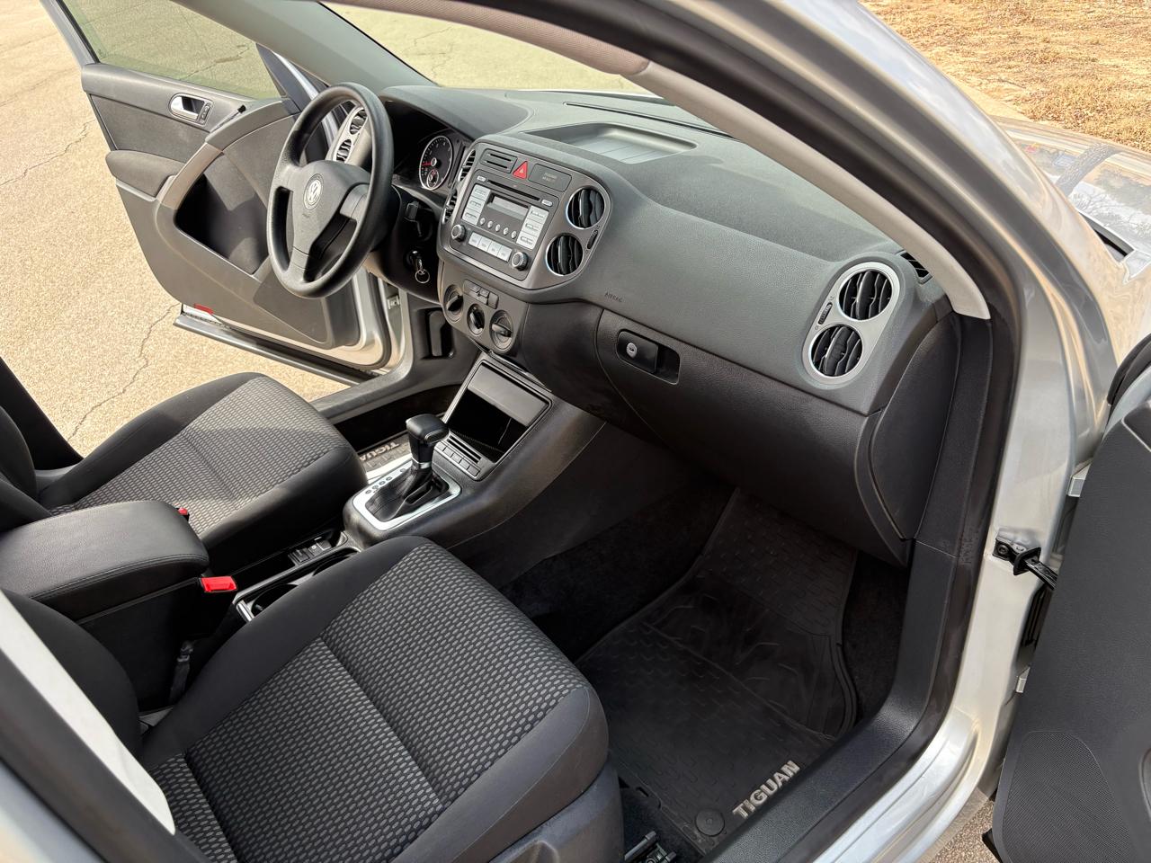 Volkswagen Tiguan  2010