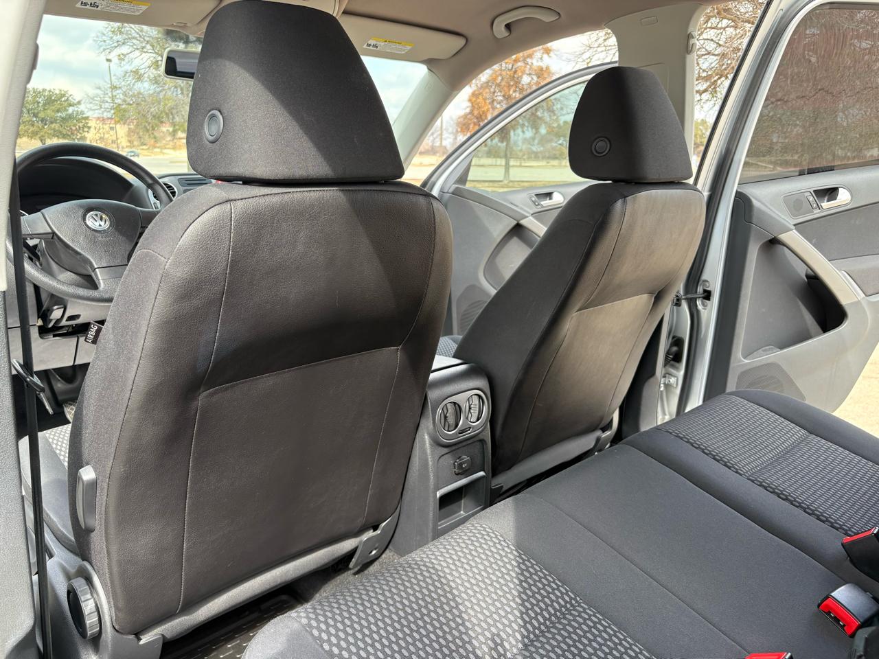 Volkswagen Tiguan  2010