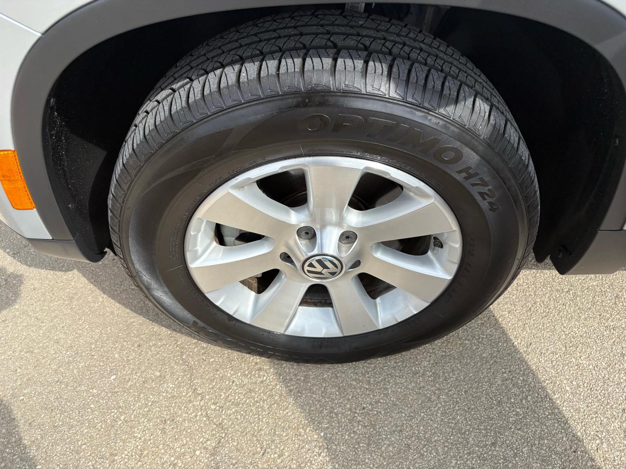 Volkswagen Tiguan  2010