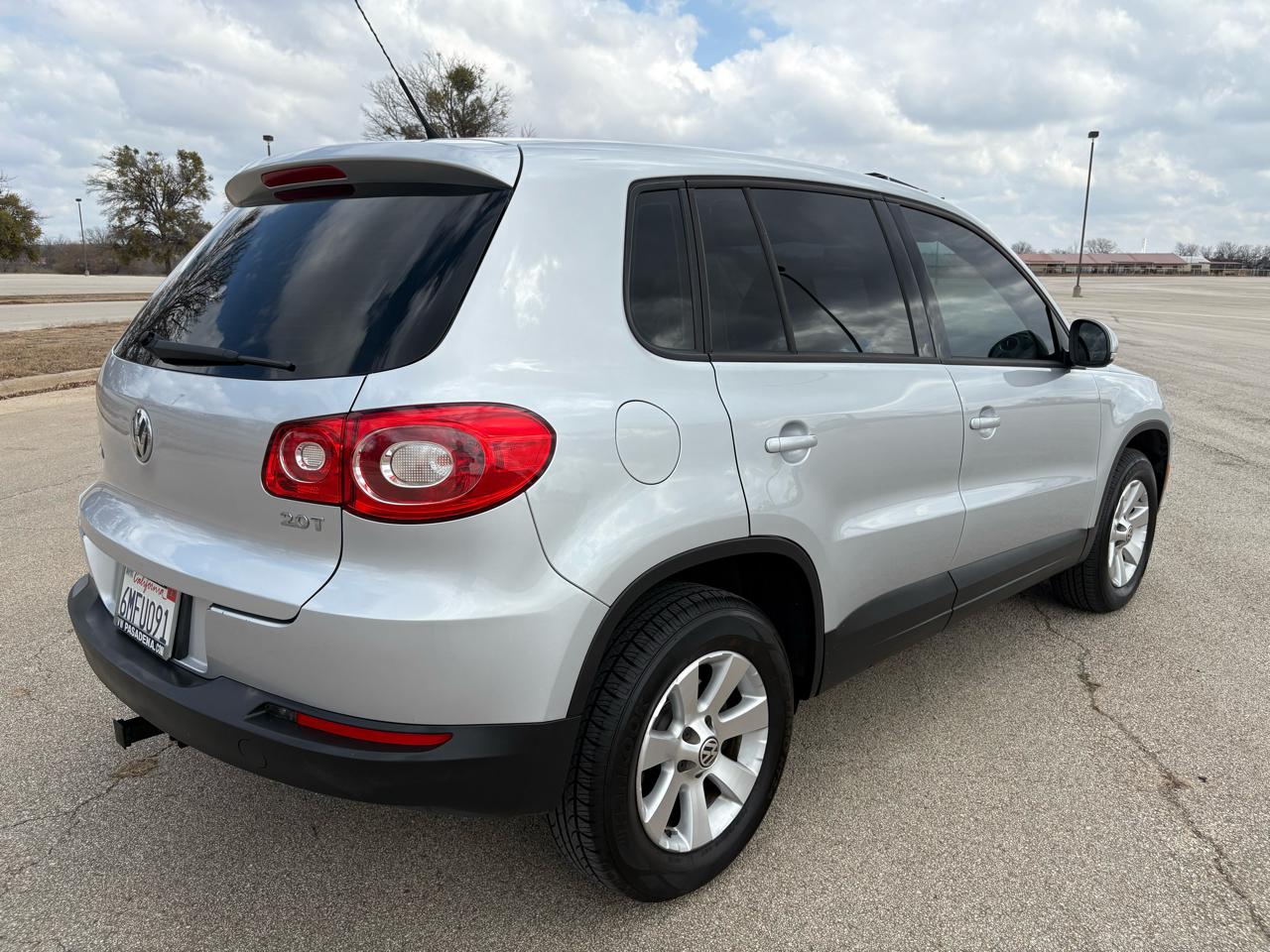 Volkswagen Tiguan  2010
