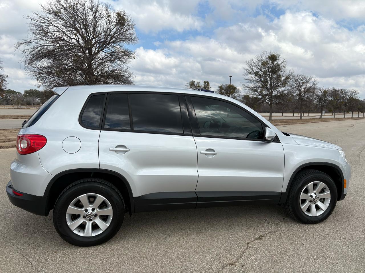 Volkswagen Tiguan  2010