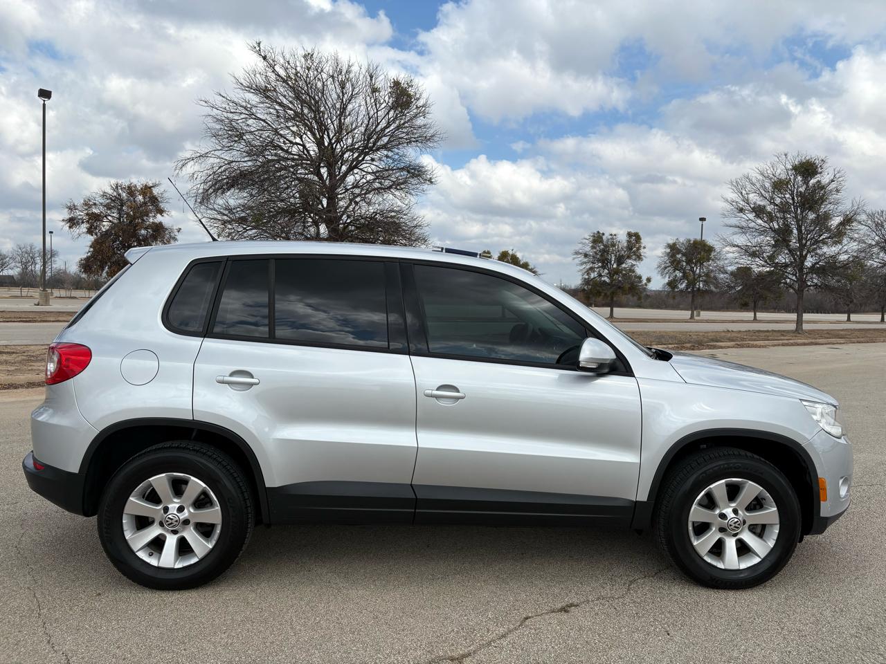 Volkswagen Tiguan  2010