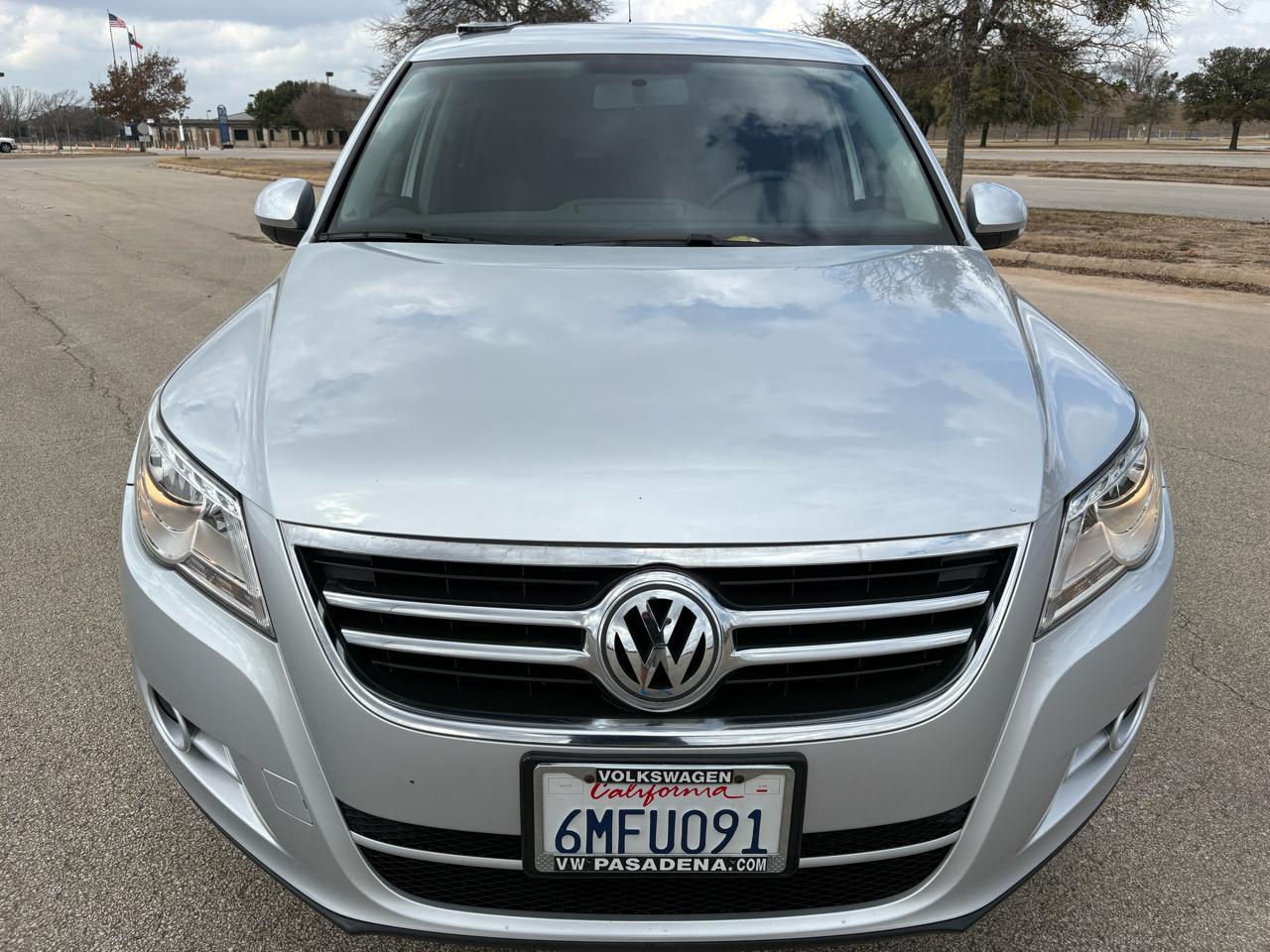 Volkswagen Tiguan  2010