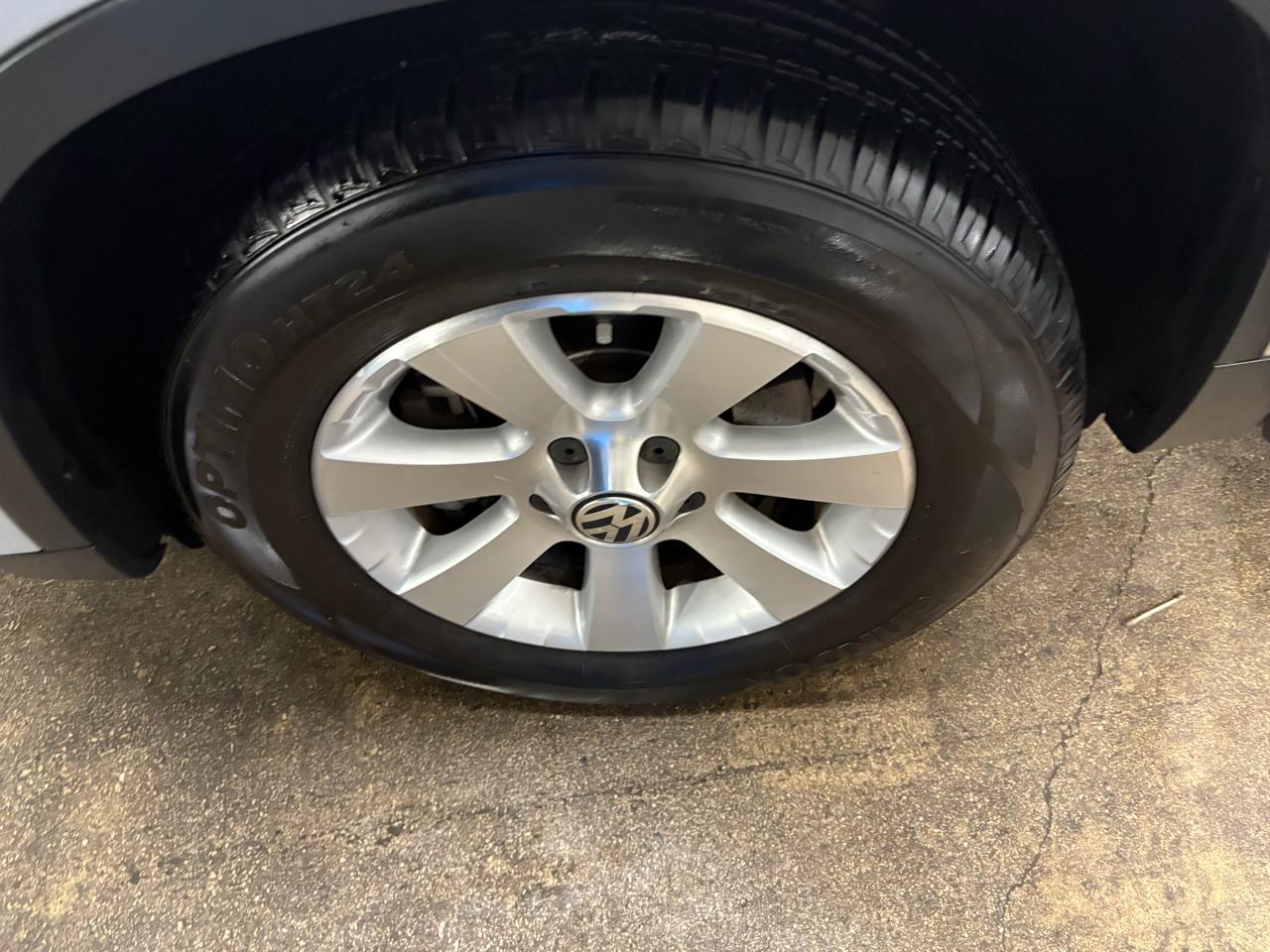 Volkswagen Tiguan  2010