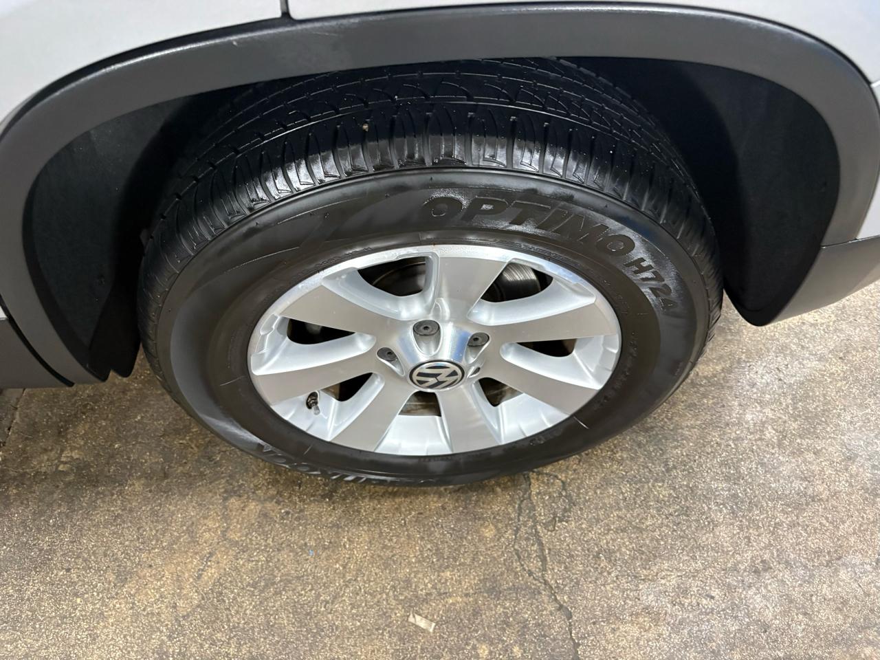 Volkswagen Tiguan  2010