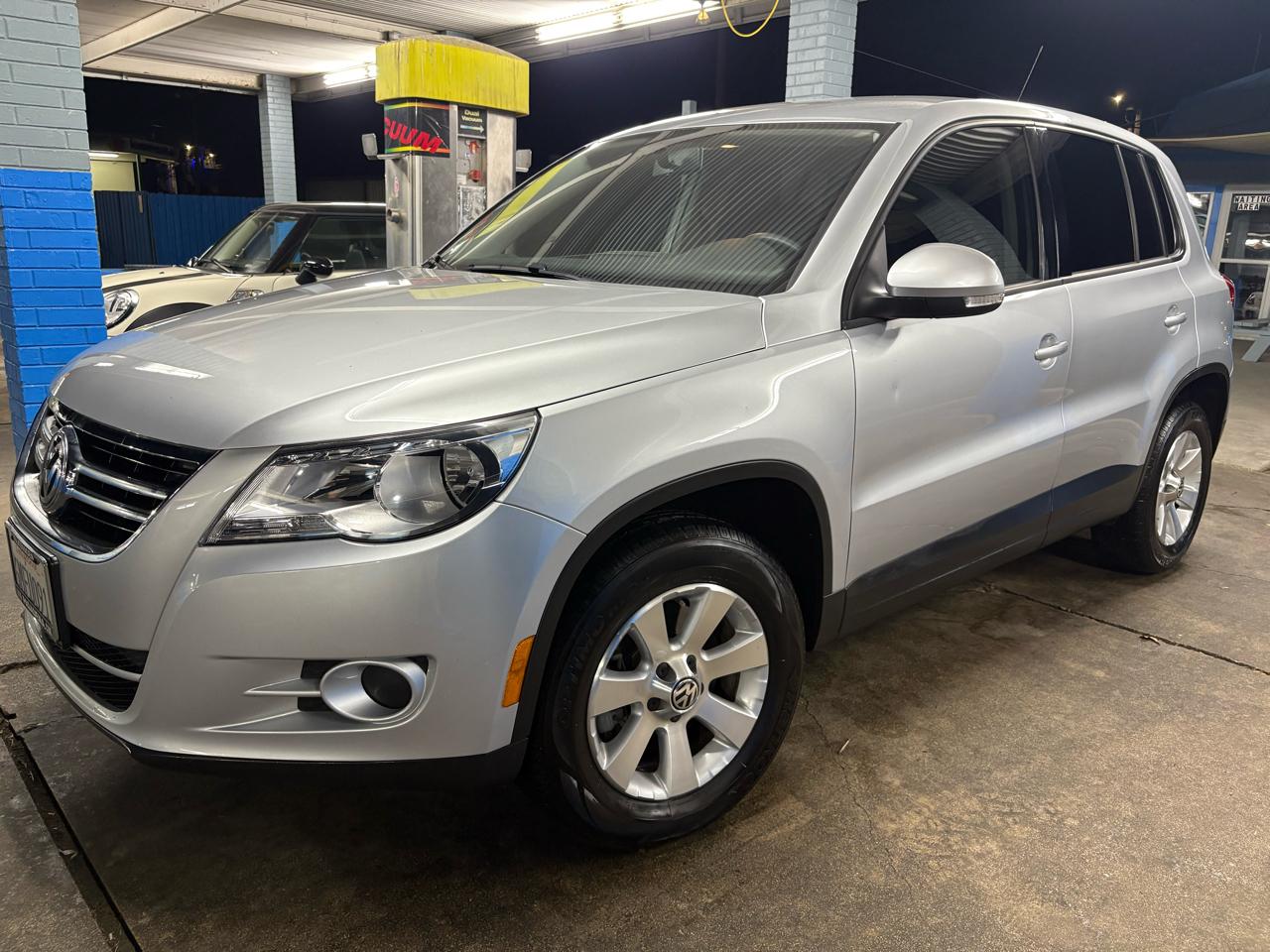 Volkswagen Tiguan  2010