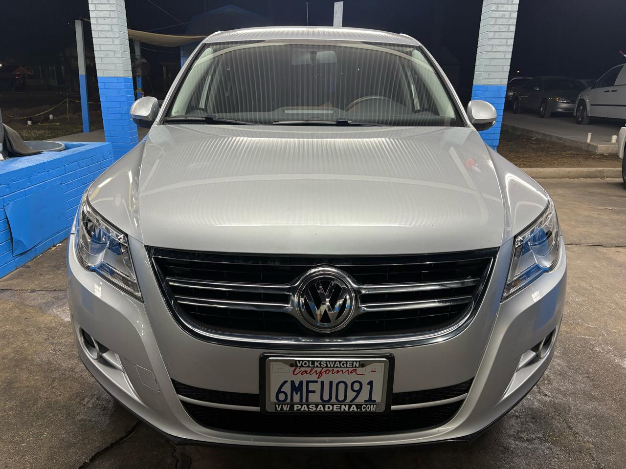 Volkswagen Tiguan  2010