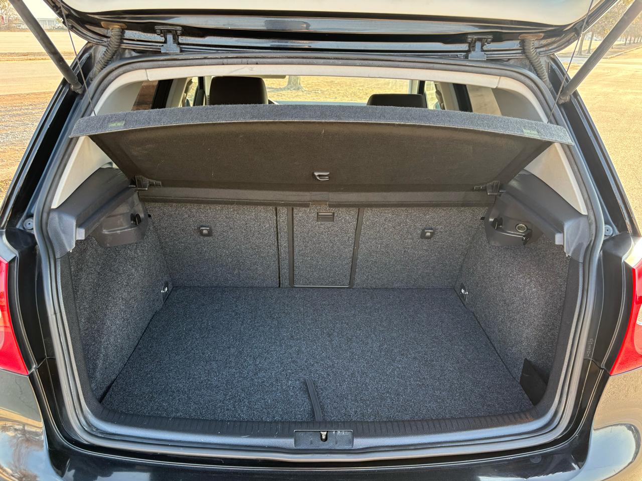 Volkswagen Rabbit 4dr HB Auto 2006