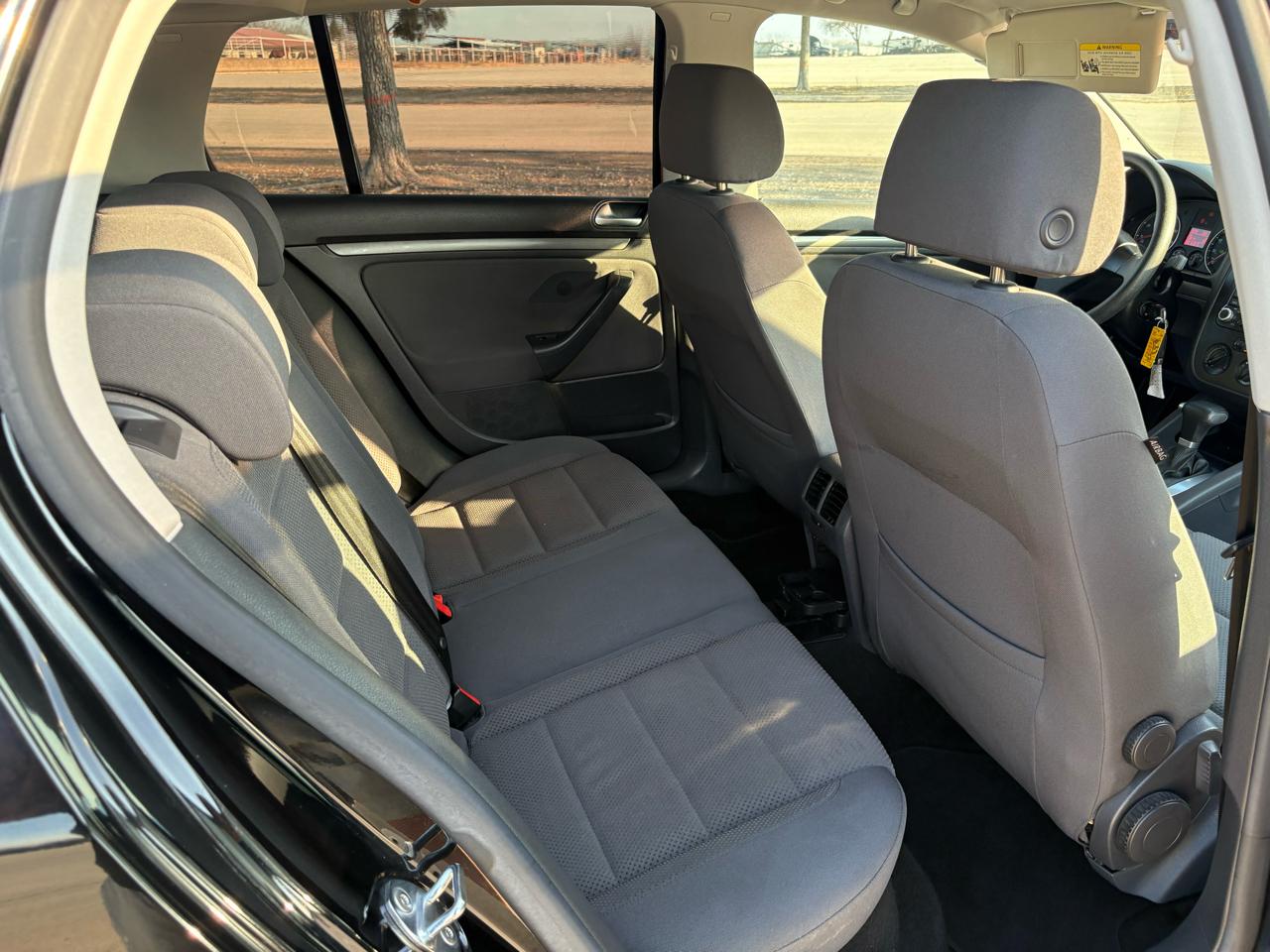 Volkswagen Rabbit 4dr HB Auto 2006