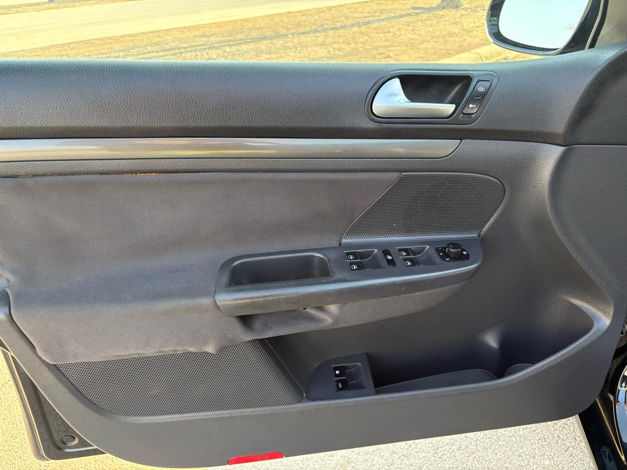 Volkswagen Rabbit 4dr HB Auto 2006