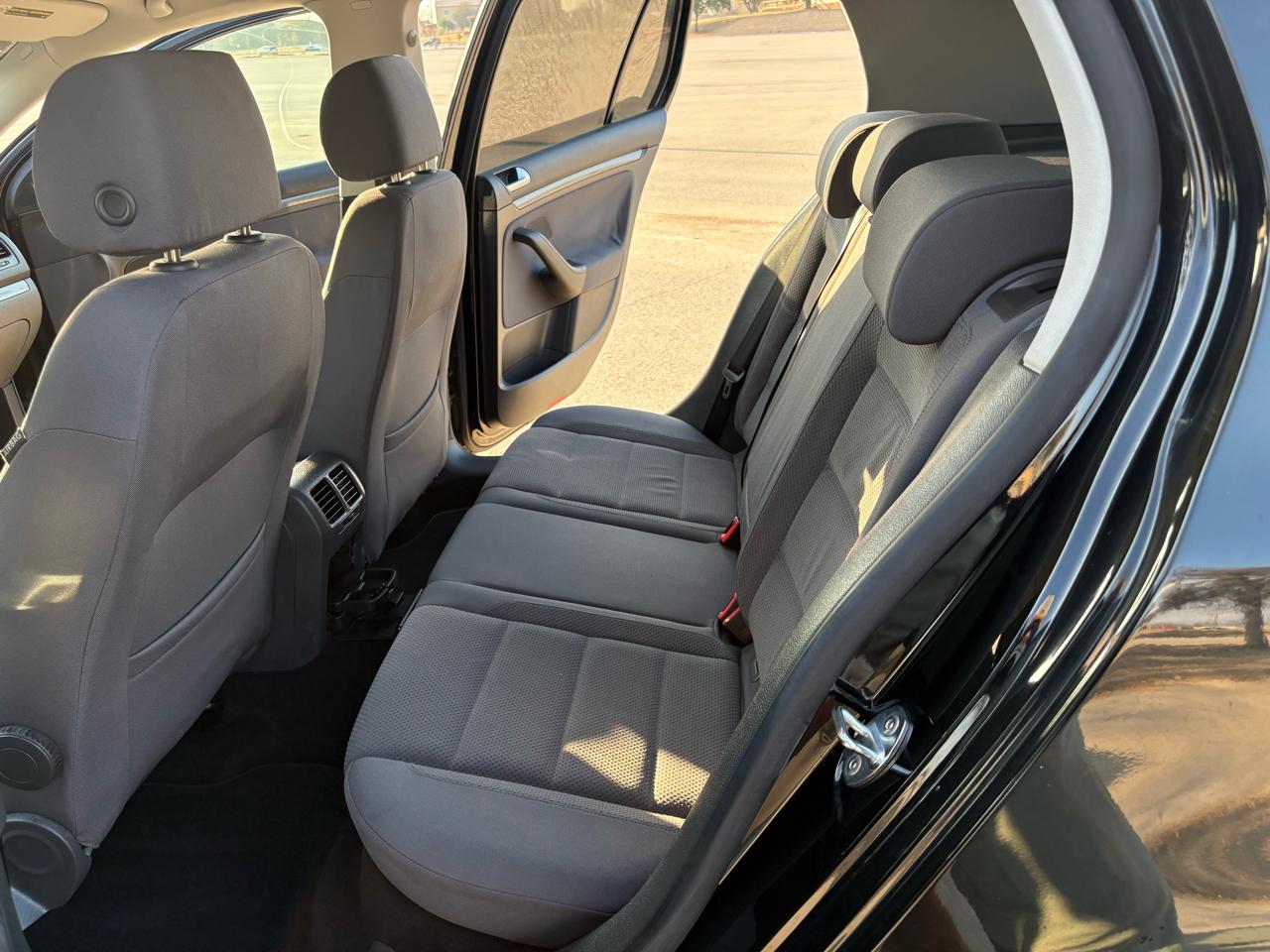 Volkswagen Rabbit 4dr HB Auto 2006