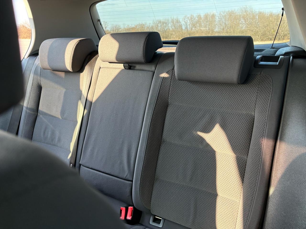 Volkswagen Rabbit 4dr HB Auto 2006