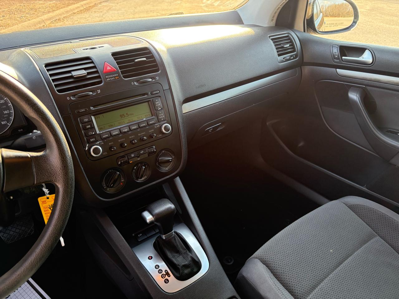 Volkswagen Rabbit 4dr HB Auto 2006