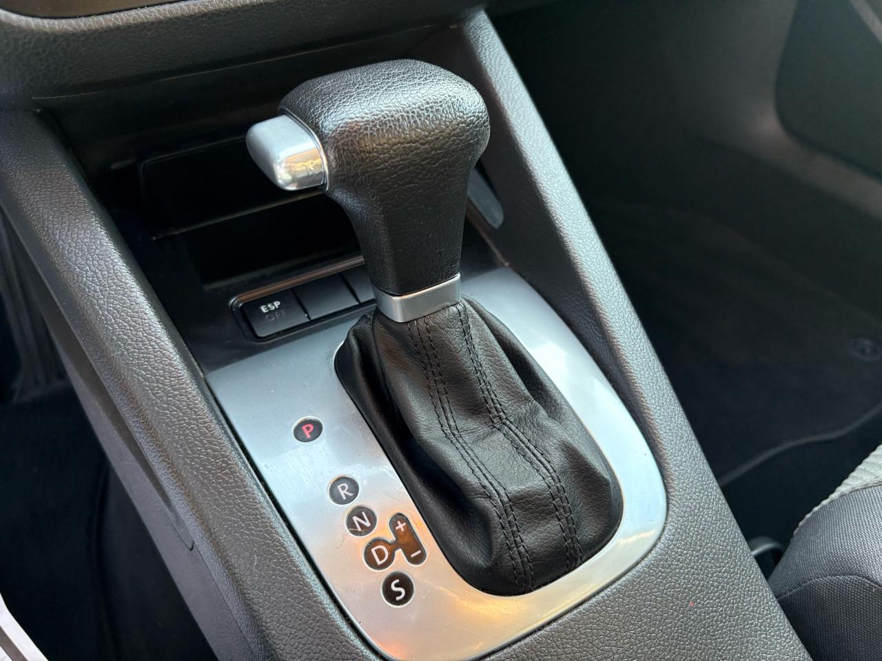 Volkswagen Rabbit 4dr HB Auto 2006