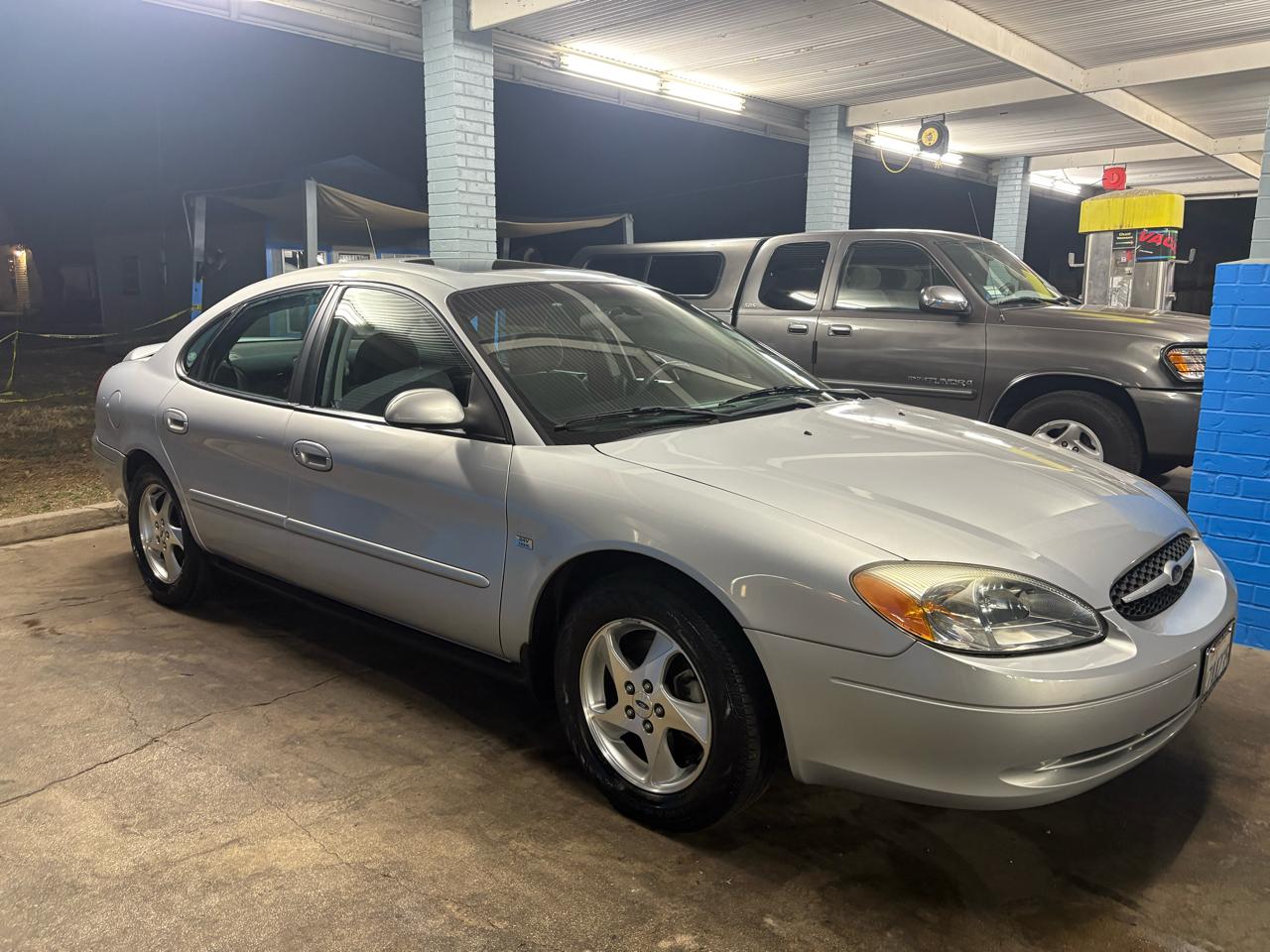 Ford Taurus 4dr Sdn SES Deluxe 2002