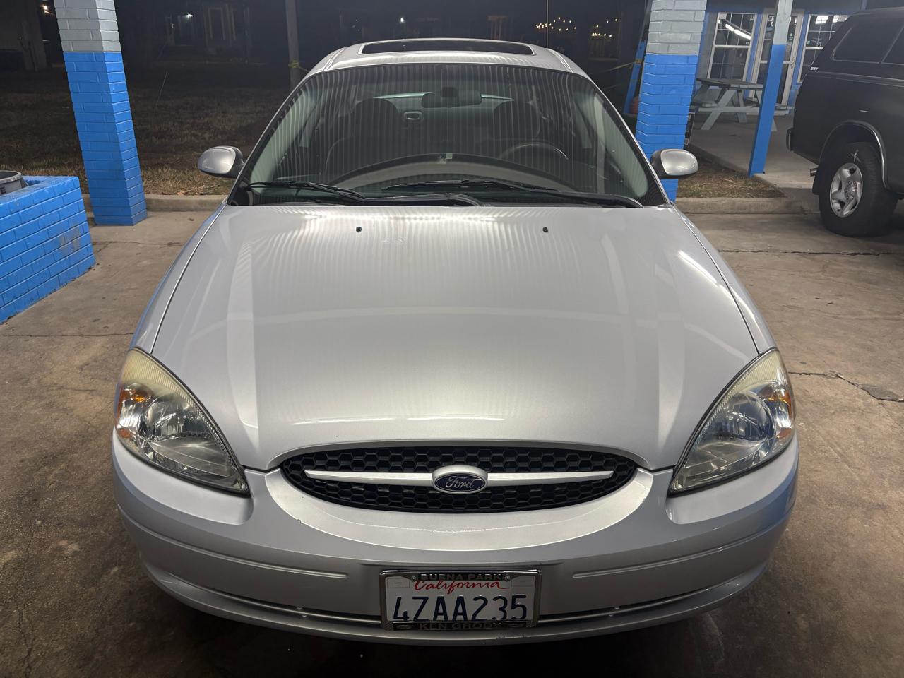 Ford Taurus 4dr Sdn SES Deluxe 2002