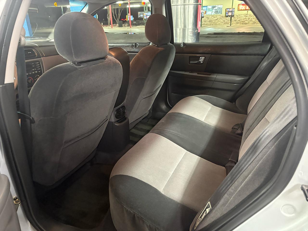 Ford Taurus 4dr Sdn SES Deluxe 2002