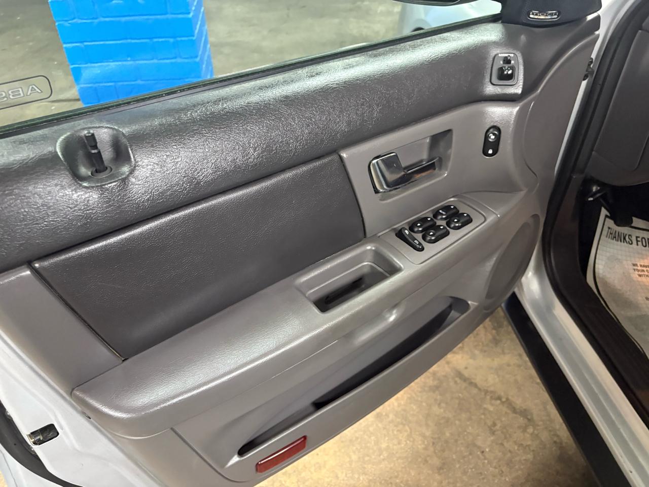 Ford Taurus 4dr Sdn SES Deluxe 2002