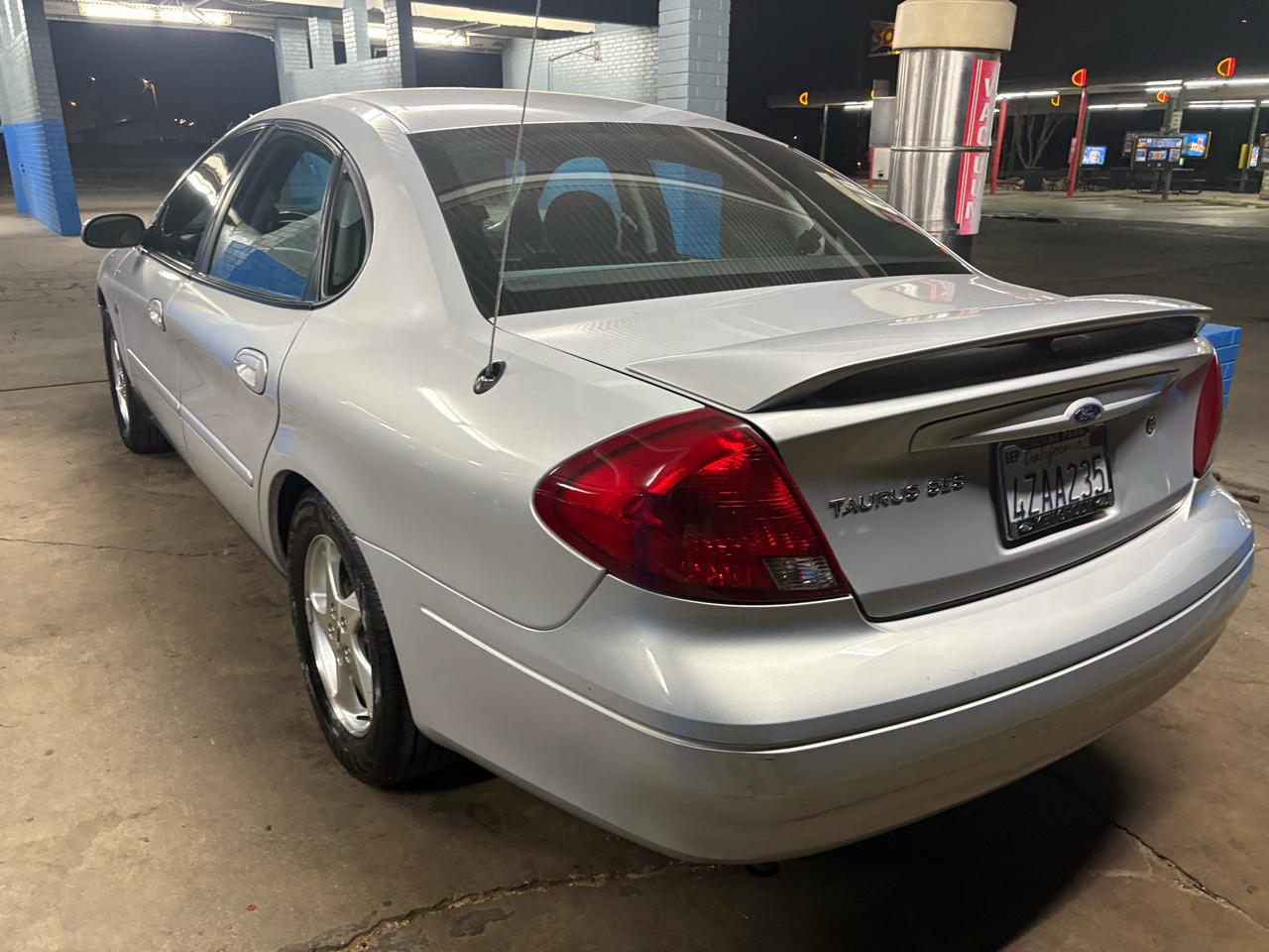 Ford Taurus 4dr Sdn SES Deluxe 2002