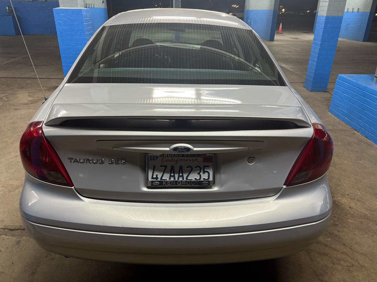 Ford Taurus 4dr Sdn SES Deluxe 2002