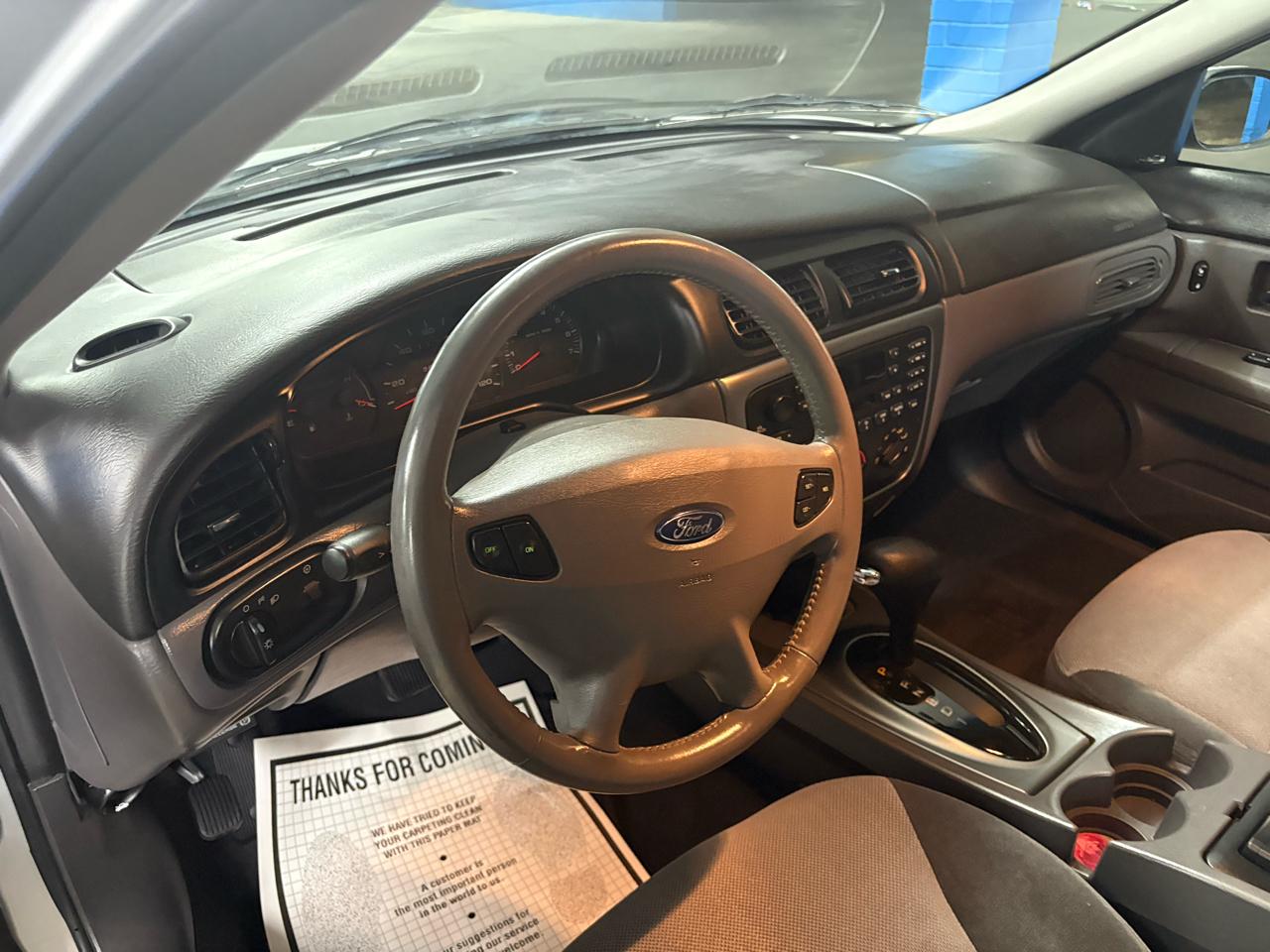 Ford Taurus 4dr Sdn SES Deluxe 2002