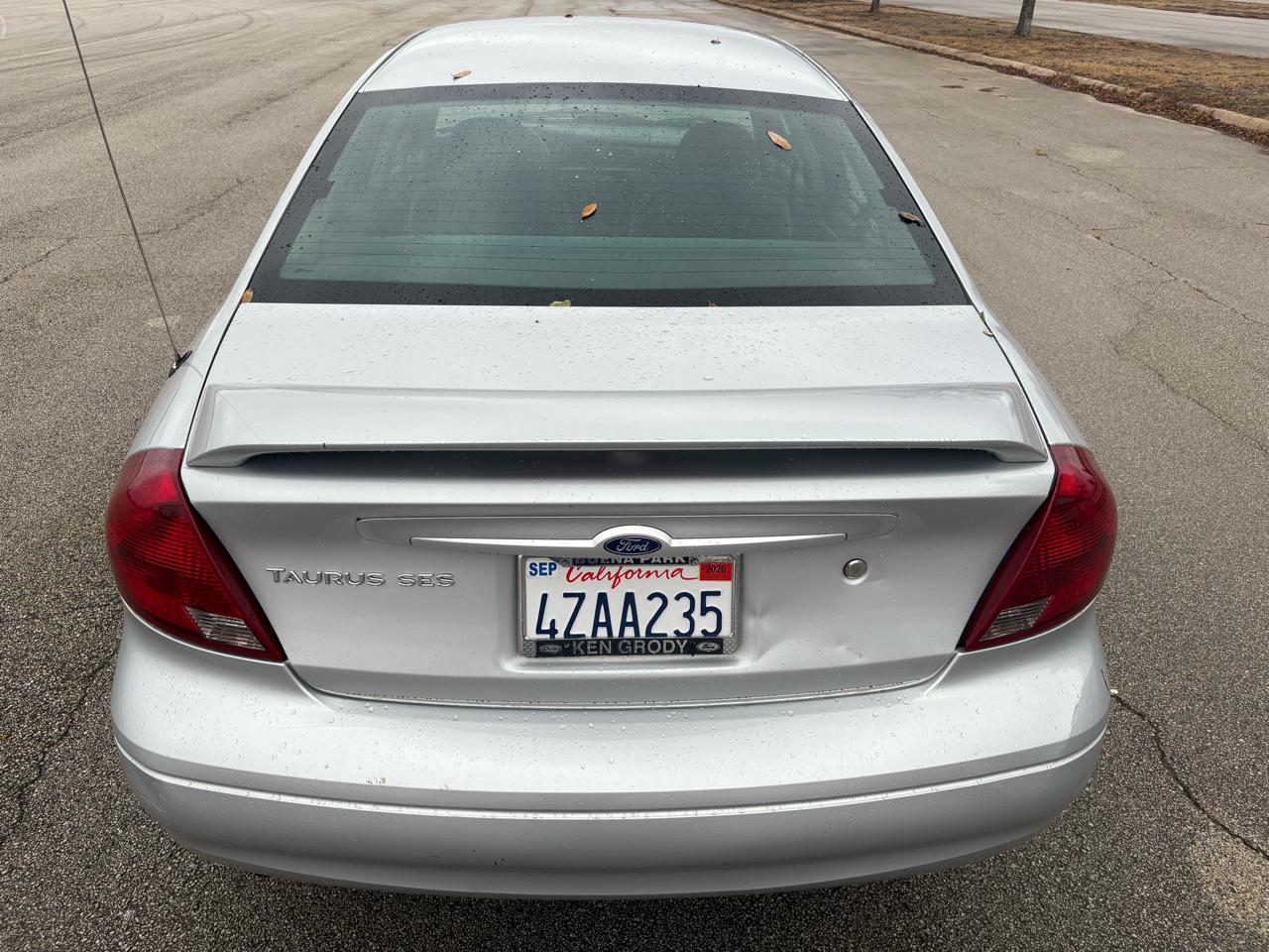 Ford Taurus 4dr Sdn SES Deluxe 2002